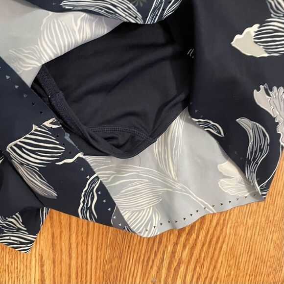 Athleta Navy Blue Floral Print Laser Run Short Sz-XL - Picture 4 of 10